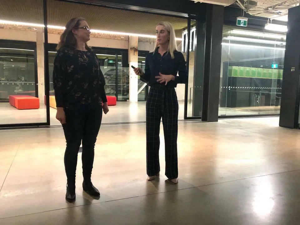 A w nz public speaking masterclass presenting with imp 08
