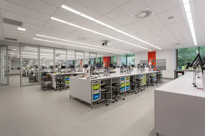 Lwa1332uoo science precinct lab007